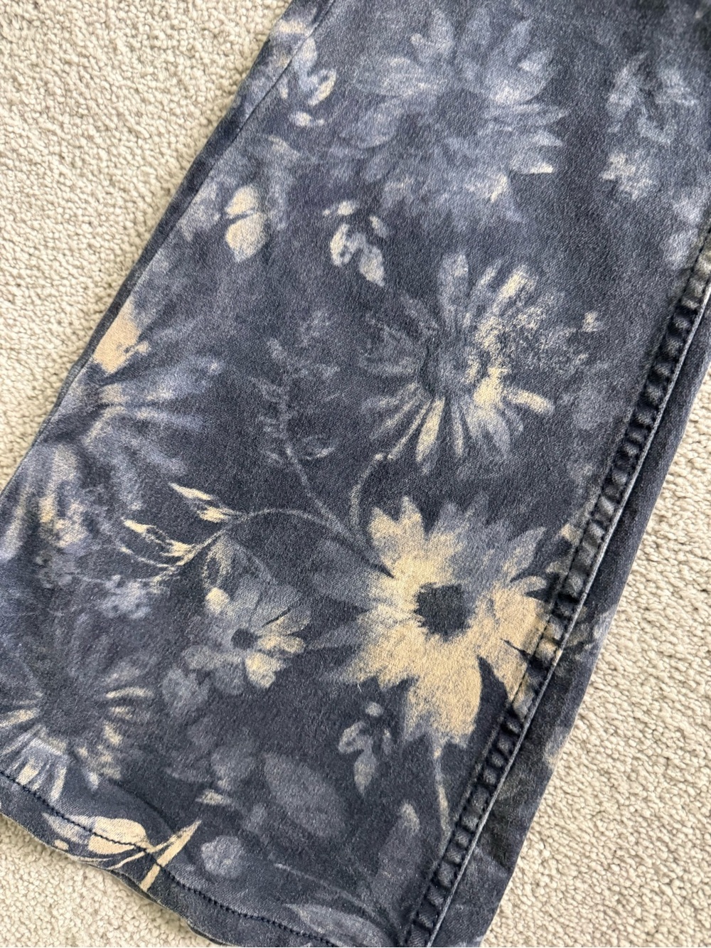 We The Free stretch Navy Floral Wide-Leg Jeans with Beige Accents - Picture 3 of 4